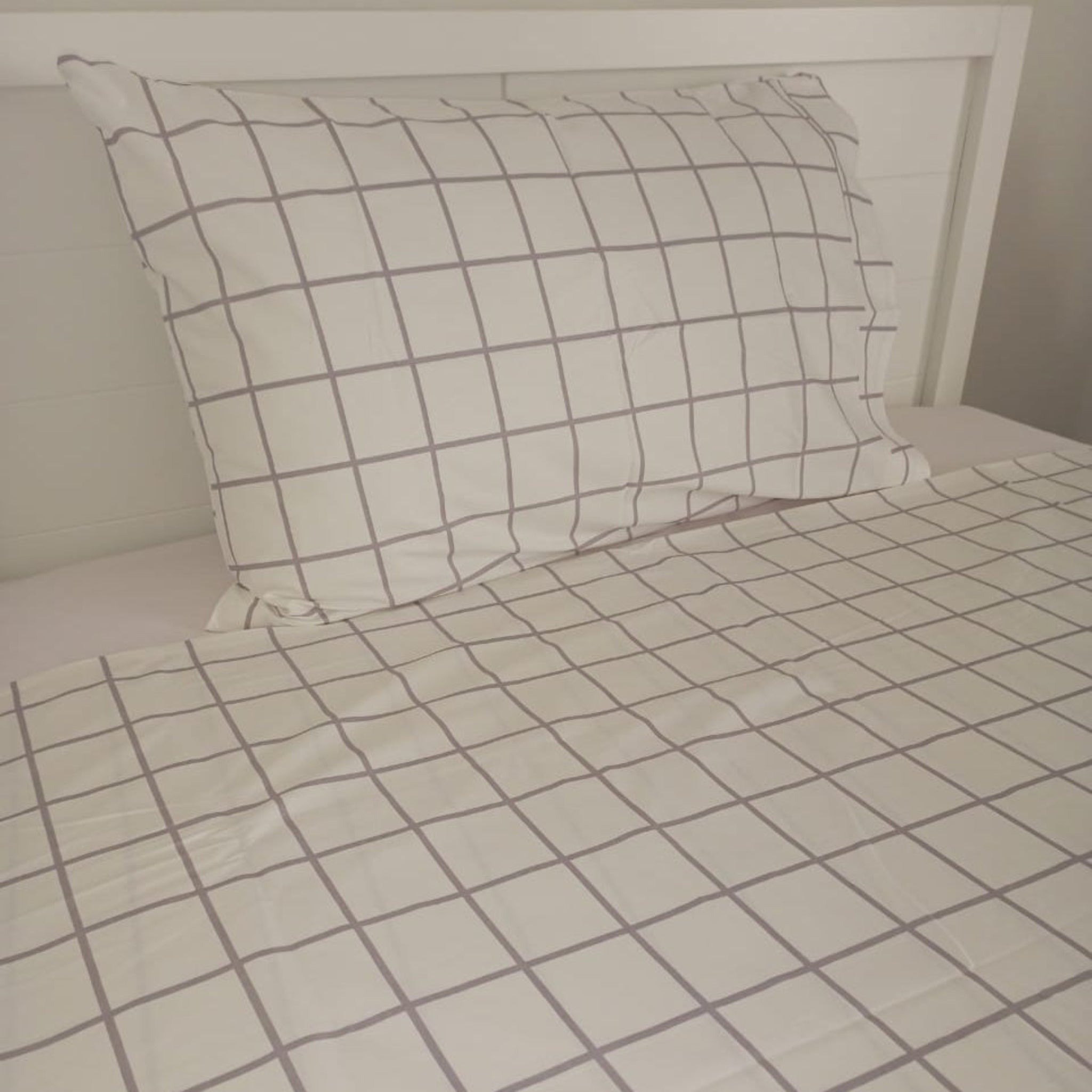 White with grey squares single bed set (2 pieces) image 0