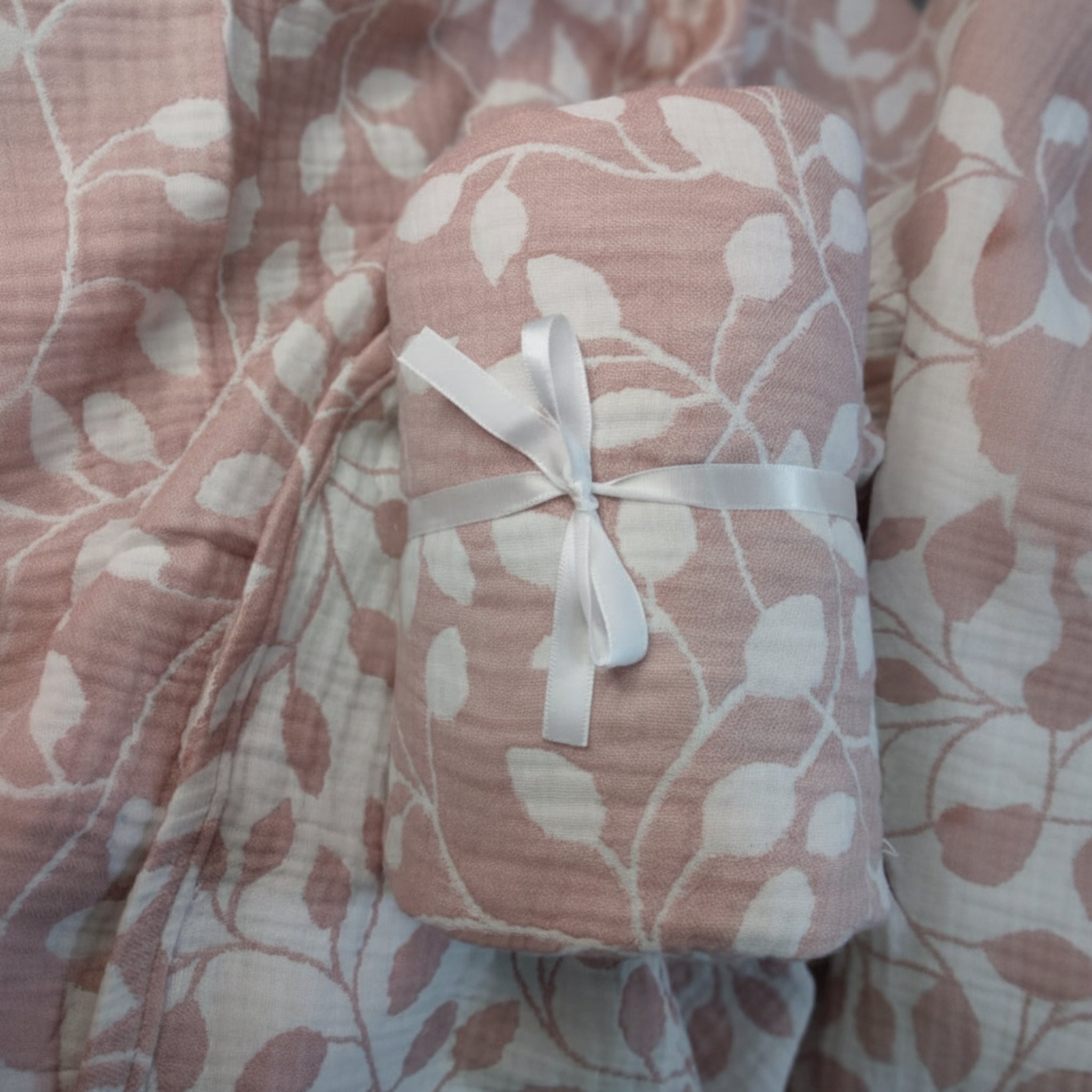 Pink leaves Multi Muslin Blanket 120x60cm image 0