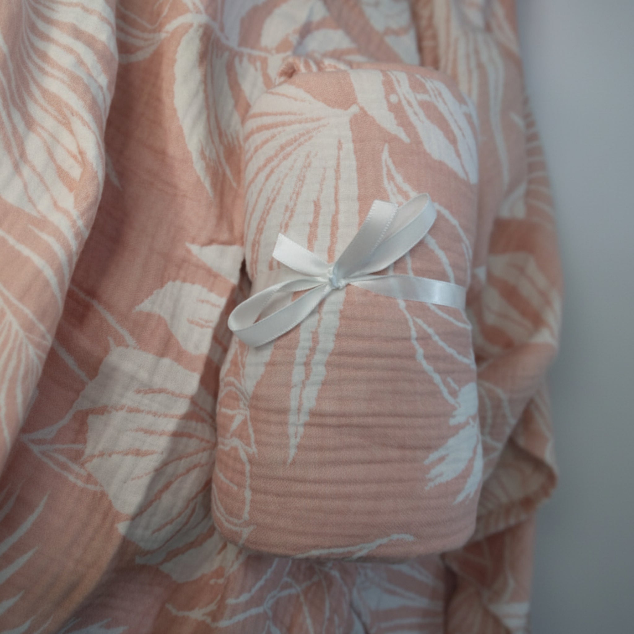 Tropical pink leaves Multi Muslin Blanket 120x60cm image 0