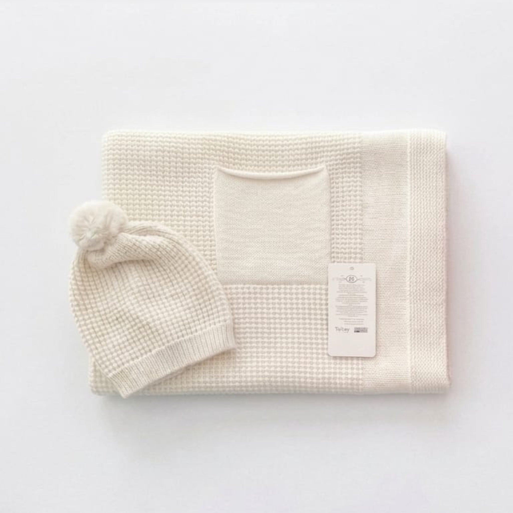 Single-layer knit blanket with a beanie and pocket