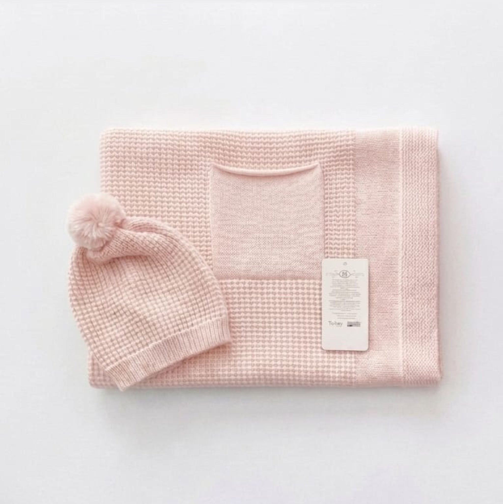 Single-layer knit blanket with a beanie and pocket