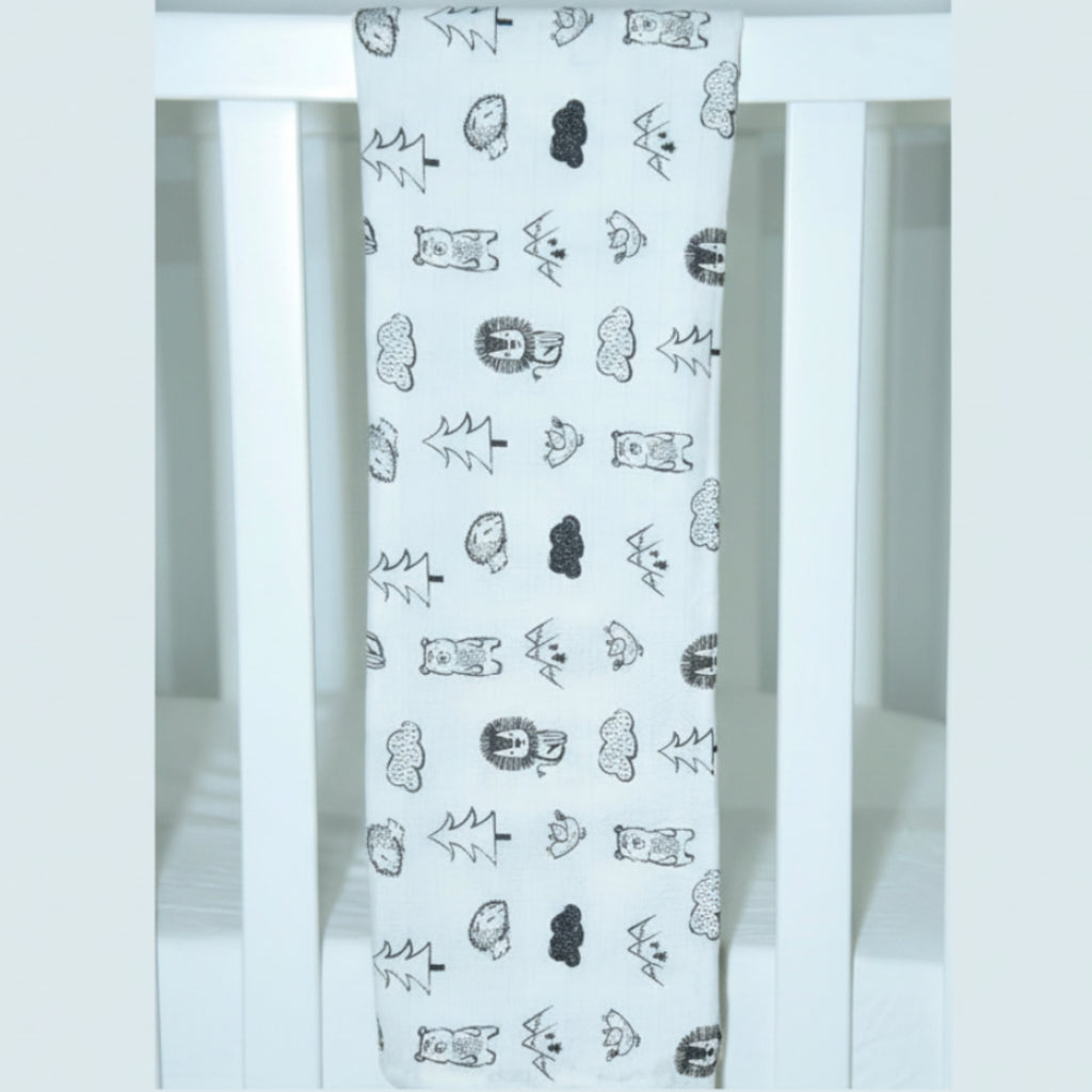 Black/White animals and mountains swaddle 120x110cm image 1