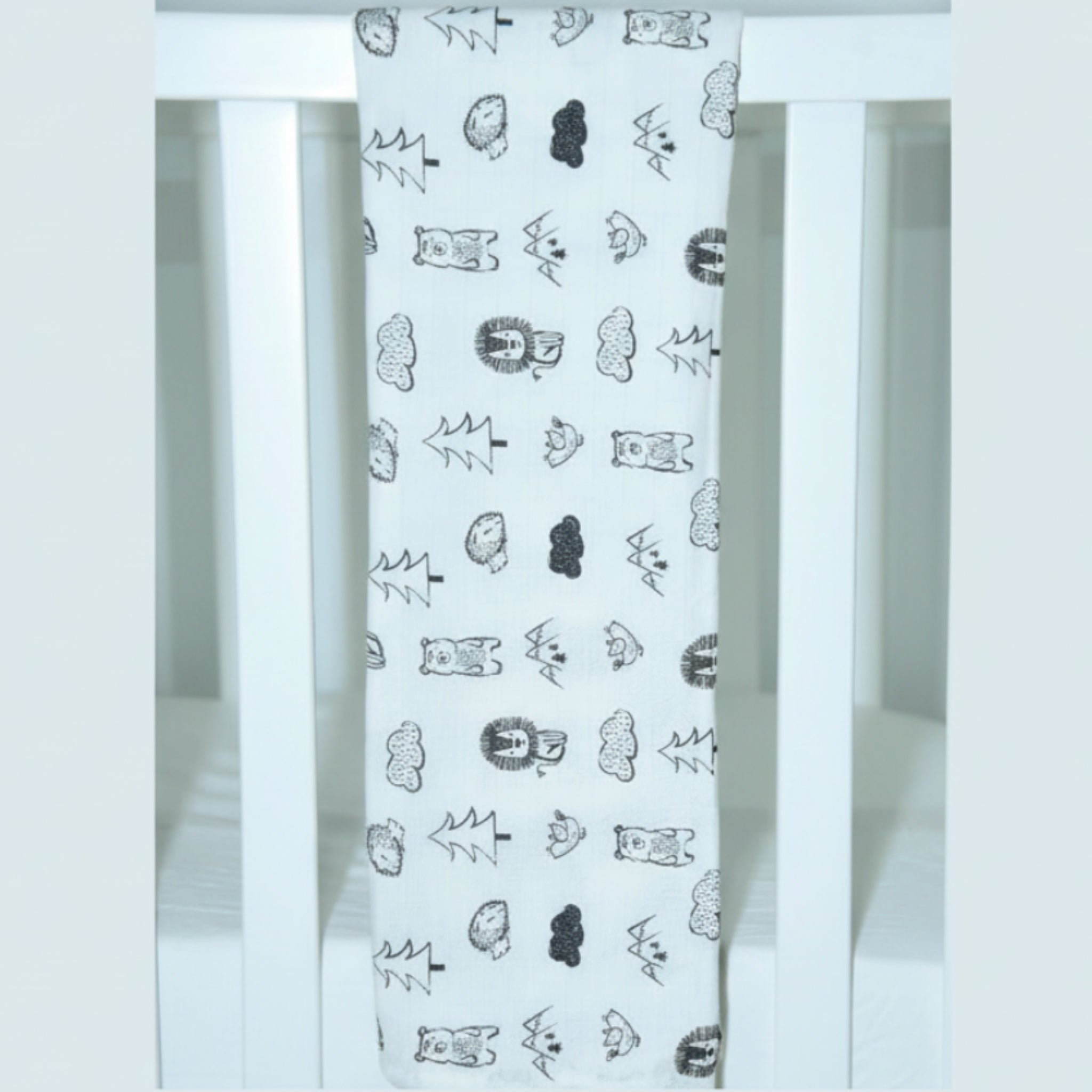 Black/White animals and mountains swaddle 120x110cm image 1