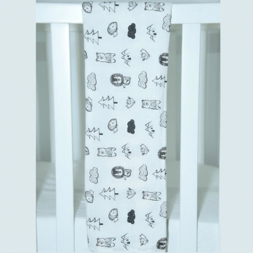 Black/White animals and mountains swaddle 120x110cm image 1
